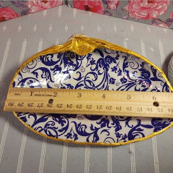 DECOUPAGE CLAM SHELL DECOUPAGE PURPLE SWIRLS ON A CLAM SHELL TRINKET DISH - Picture 9 of 11